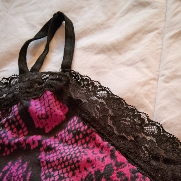 XL Ladies Camisole/tee shirt soft stretchy material. Like new, Fashion Bug - Picture 3 of 4